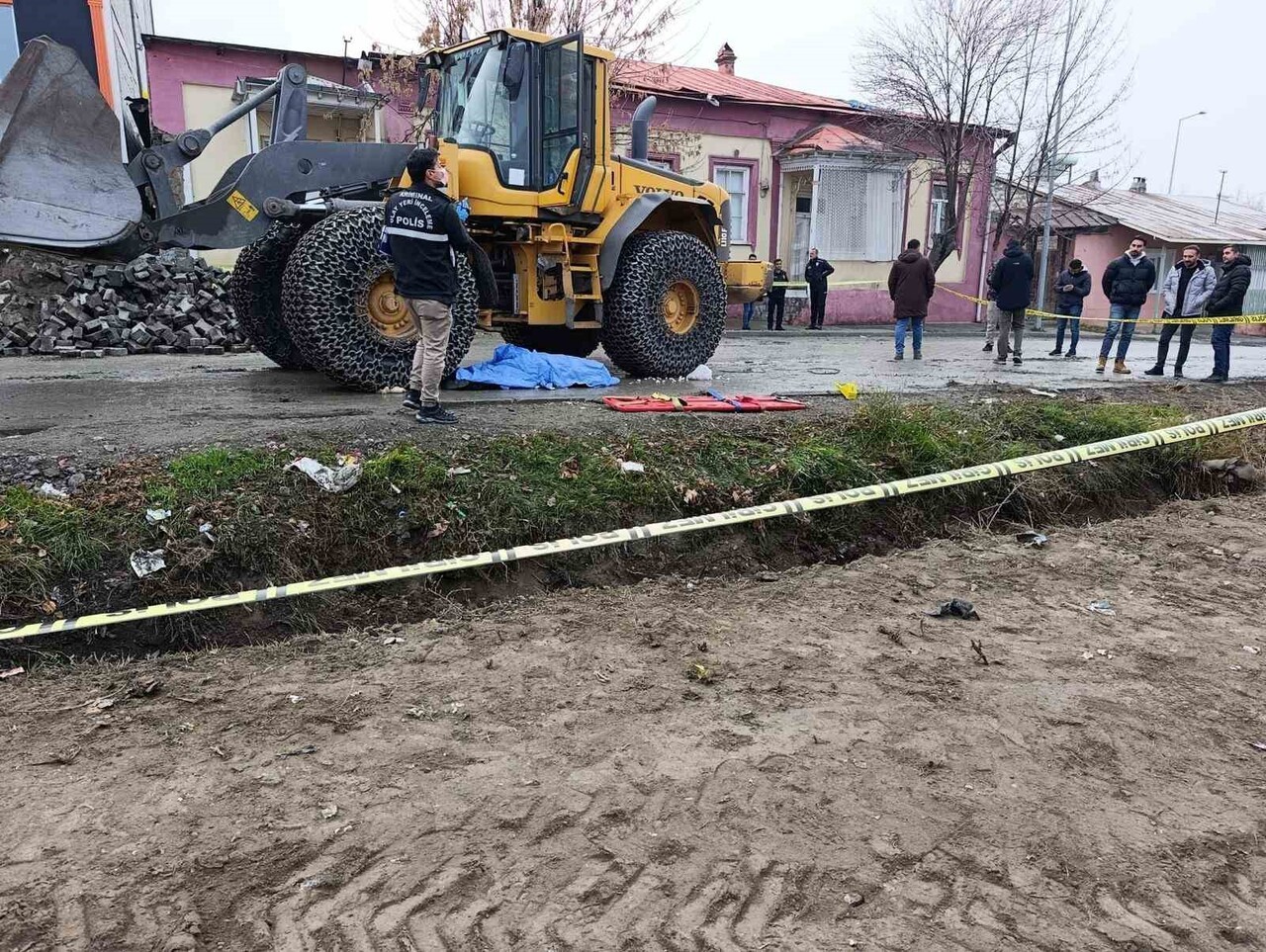 KAĞIZMAN’DA EMEKLİ İMAMIN FECİ SONU, KEPÇE ALTINDA KALAN İMAM HAYATINI KAYBETTİ(KARS-İHA)