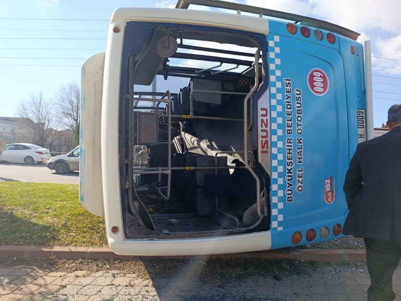 KAHRAMANMARAŞ'TA HALK OTOBÜSÜNÜN KARIŞTIĞI TRAFİK KAZASINDA 4'Ü AĞIR 10 YOLCU KİŞİ...