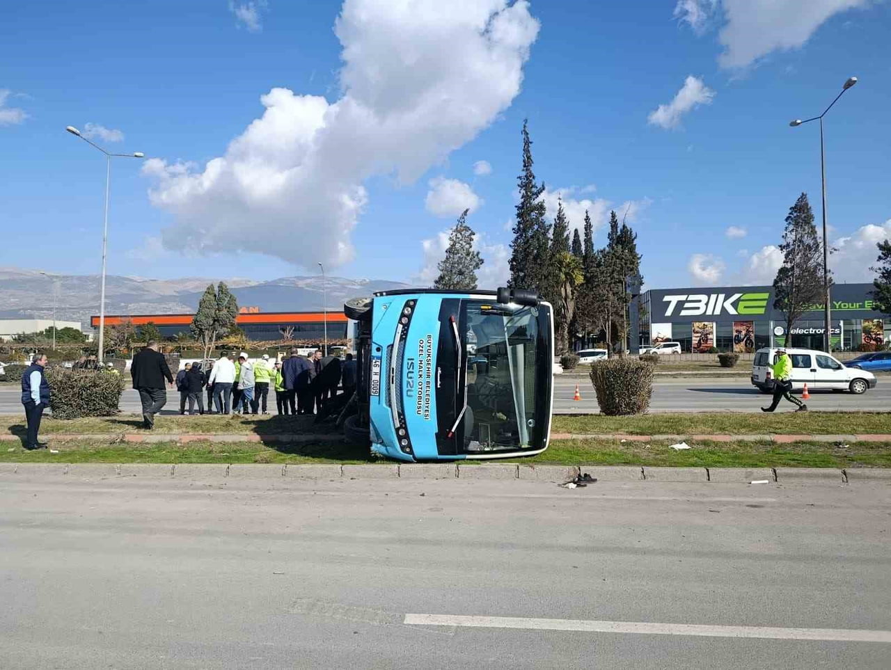 KAHRAMANMARAŞ'TA HALK OTOBÜSÜNÜN KARIŞTIĞI TRAFİK KAZASINDA 4'Ü AĞIR 10 YOLCU KİŞİ...