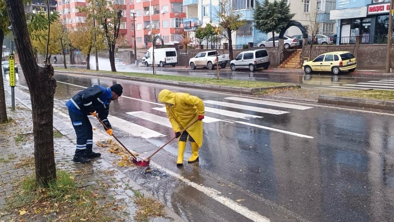 KAHRAMANMARAŞ BÜYÜKŞEHİR BELEDİYESİ, ŞEHİR MERKEZİNDE ETKİLİ OLAN SAĞANAK YAĞIŞIN MEYDANA...