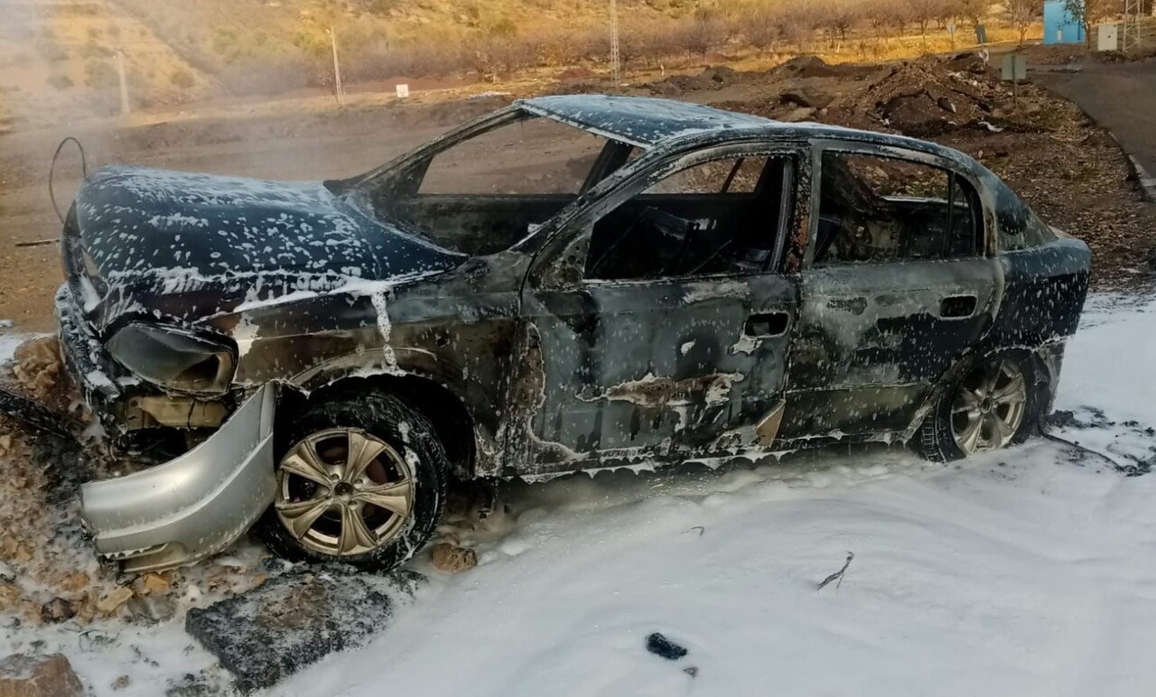 KAHRAMANMARAŞ’IN BİR ARAÇTA ÇIKAN YANGIN, İTFAİYE EKİPLERİNİN MÜDAHALESİYLE SÖNDÜRÜLDÜ ANCAK...
