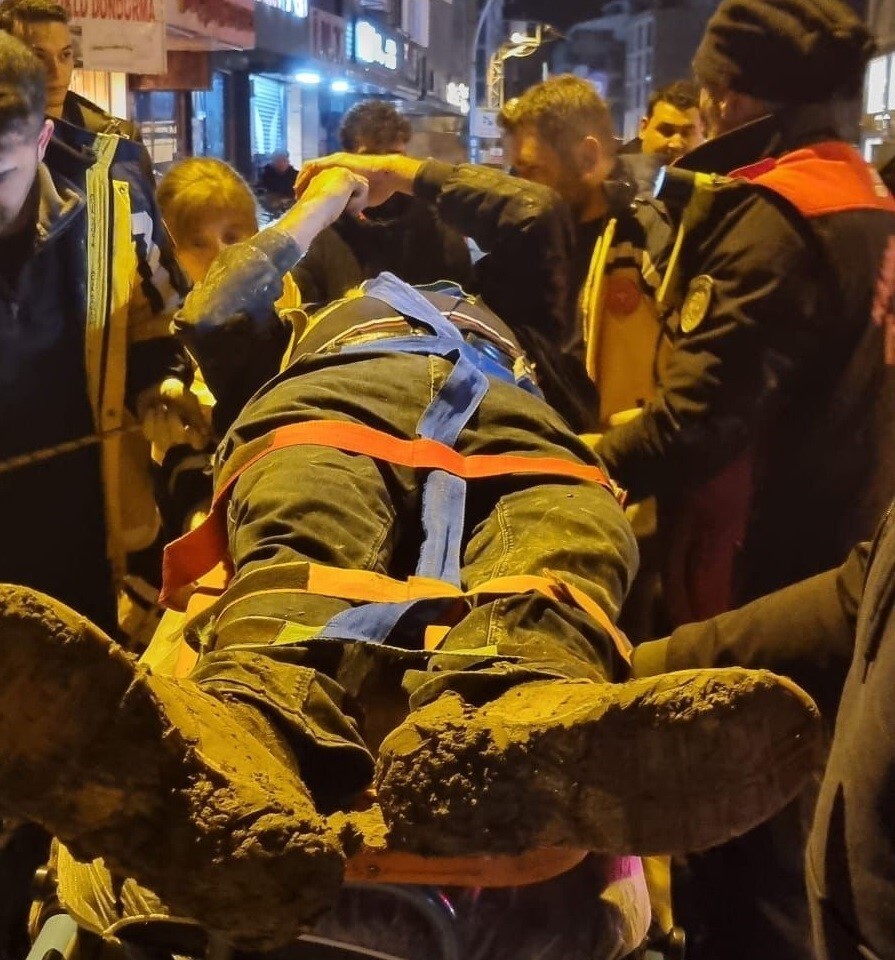 KAHRAMANMARAŞ’IN ELBİSTAN İLÇESİNDE 6 METRE DERİNLİĞİNDEKİ ÇUKURA DÜŞEN BİR KİŞİ, İTFAİYE...