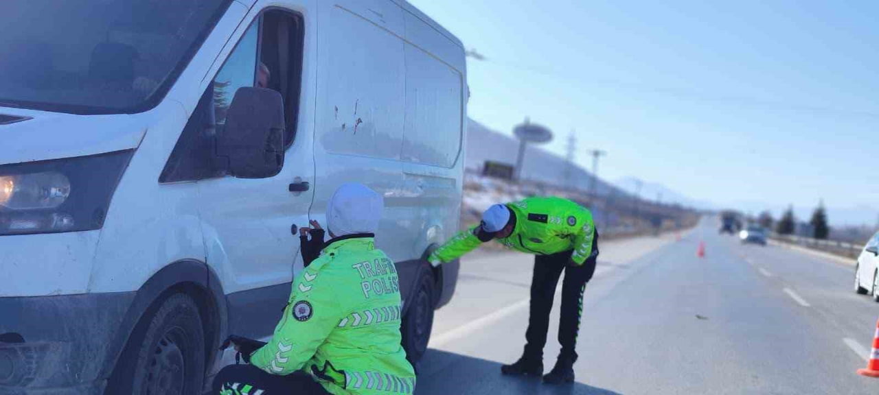 KAHRAMANMARAŞ’IN ELBİSTAN İLÇESİNDE ELBİSTAN BÖLGE TRAFİK DENETLEME İSTASYON AMİRLİĞİ EKİPLERİ...