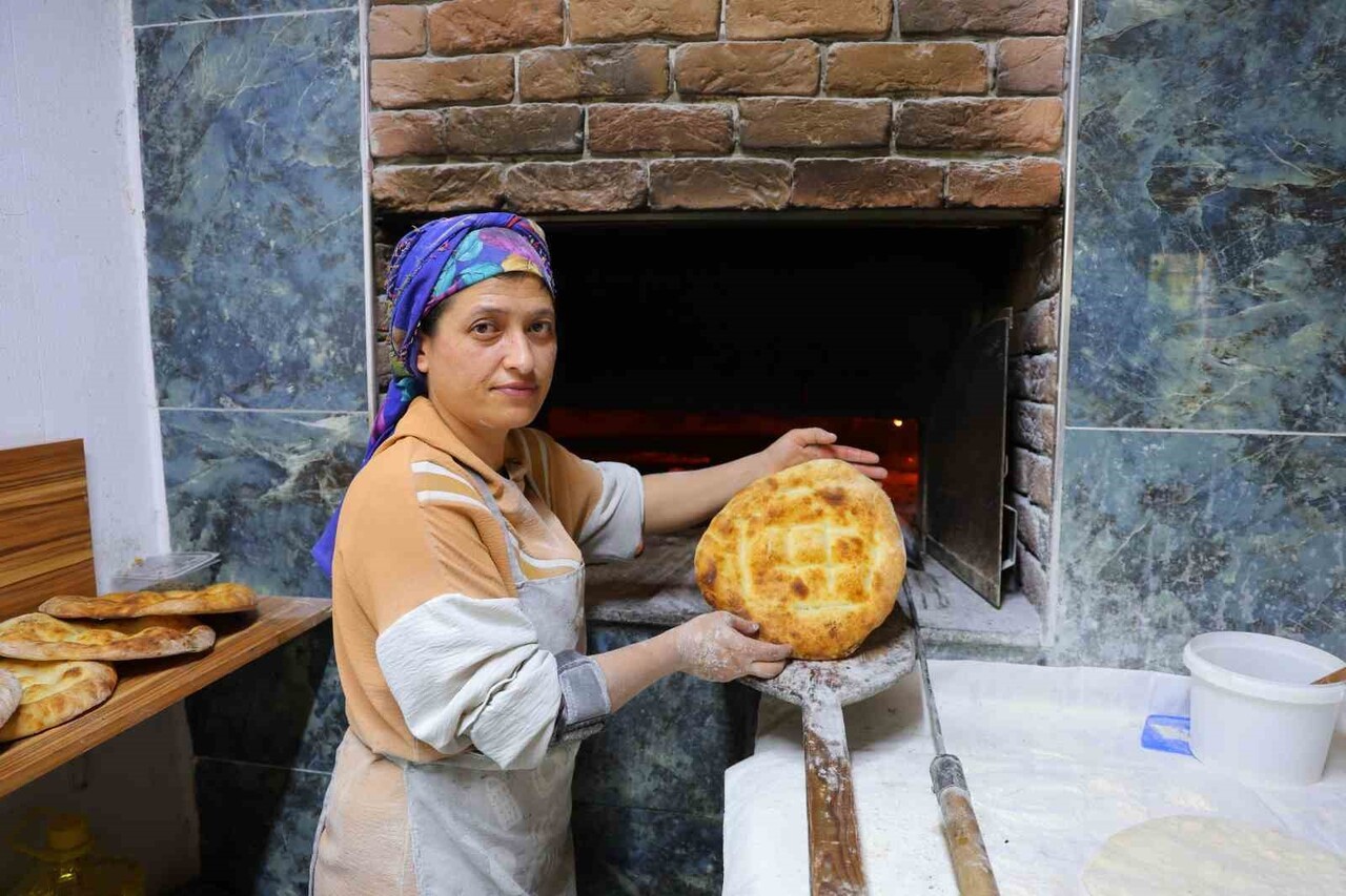 KAHRAMANMARAŞ’IN GÖKSUN İLÇESİNE BAĞLI ÇARDAK MAHALLESİ’NDE 1860’LI YILLARDAN BU YANA SÜRDÜRÜLEN...