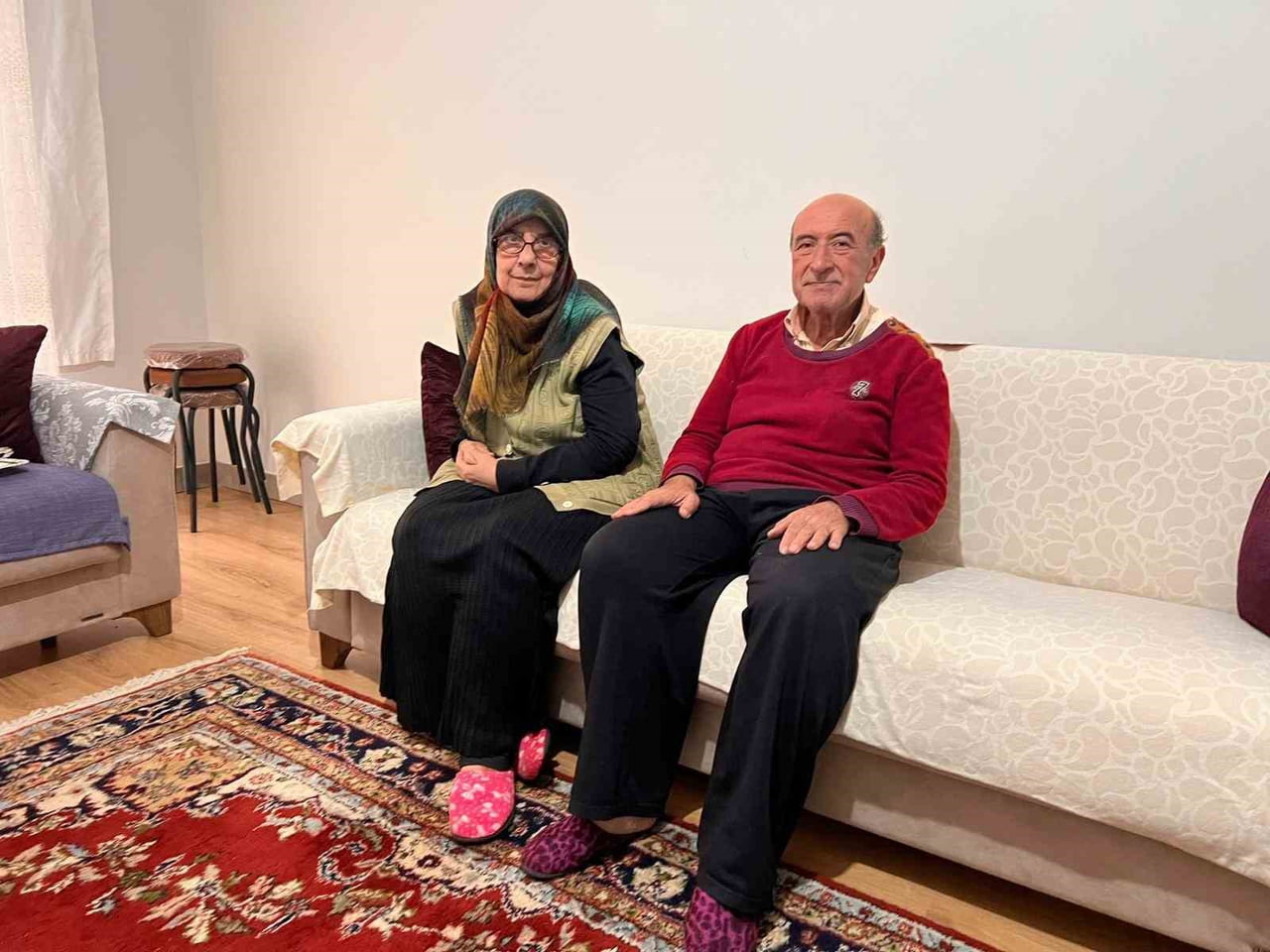 KAHRAMANMARAŞ MERKEZLİ MEYDANA GELEN DEPREMLERDE EVİ YIKILAN DEPREMZEDE YAŞLI ÇİFT, YENİ YILA YENİ...