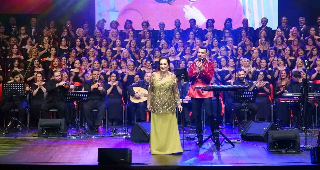 KANUN VİRTÜÖZÜ AHMET BARAN’IN ŞEFLİĞİNİ YAPTIĞI ‘İYİLİK KOROSU’, TÜRK SİNEMASININ EFSANE...