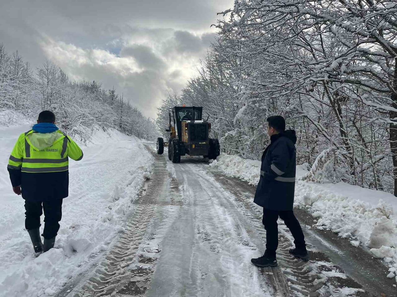 KAR ALTINDA SÜRPRİZ DENETİM: VATANDAŞ KAYMAKAMI KARŞISINDA BULDU TÜRKELİ KAYMAKAMI CEZMİ KANDEMİR...