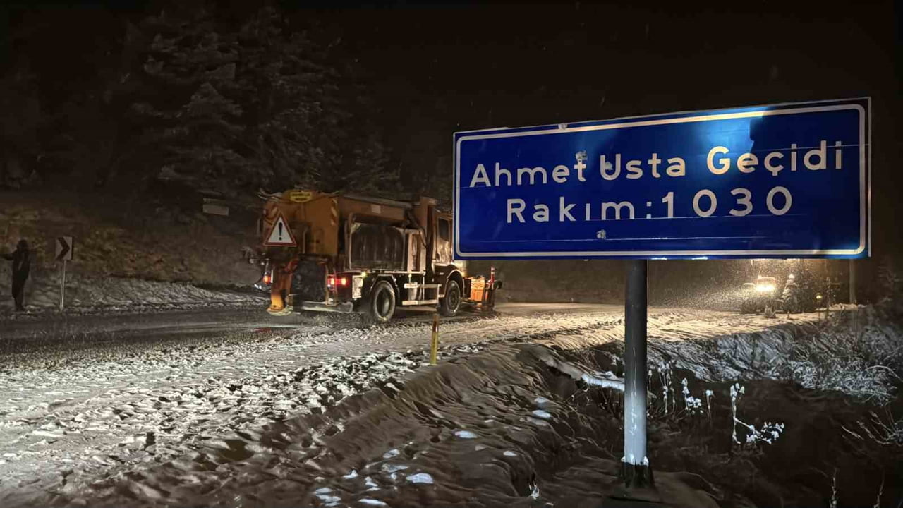 KAR YAĞIŞINI FIRSAT BİLEN VATANDAŞLAR, KARABÜK’ÜN YÜKSEK KESİMLERİNE AKIN EDEREK ATEŞ YAKIP...