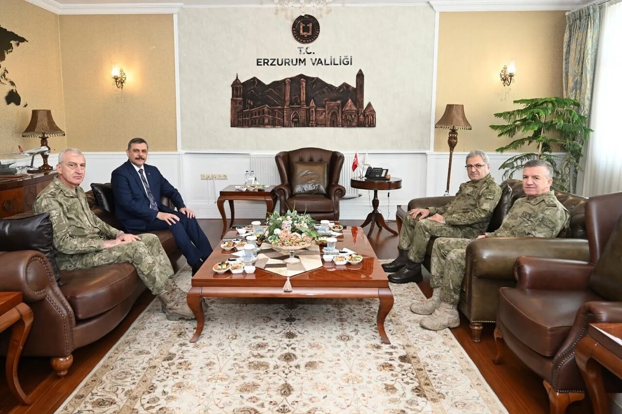 KARA KUVVETLERİ KOMUTANI ORGENERAL METİN TOKEL,  ERZURUM VALİSİ MUSTAFA ÇİFTÇİ’Yİ ZİYARET...