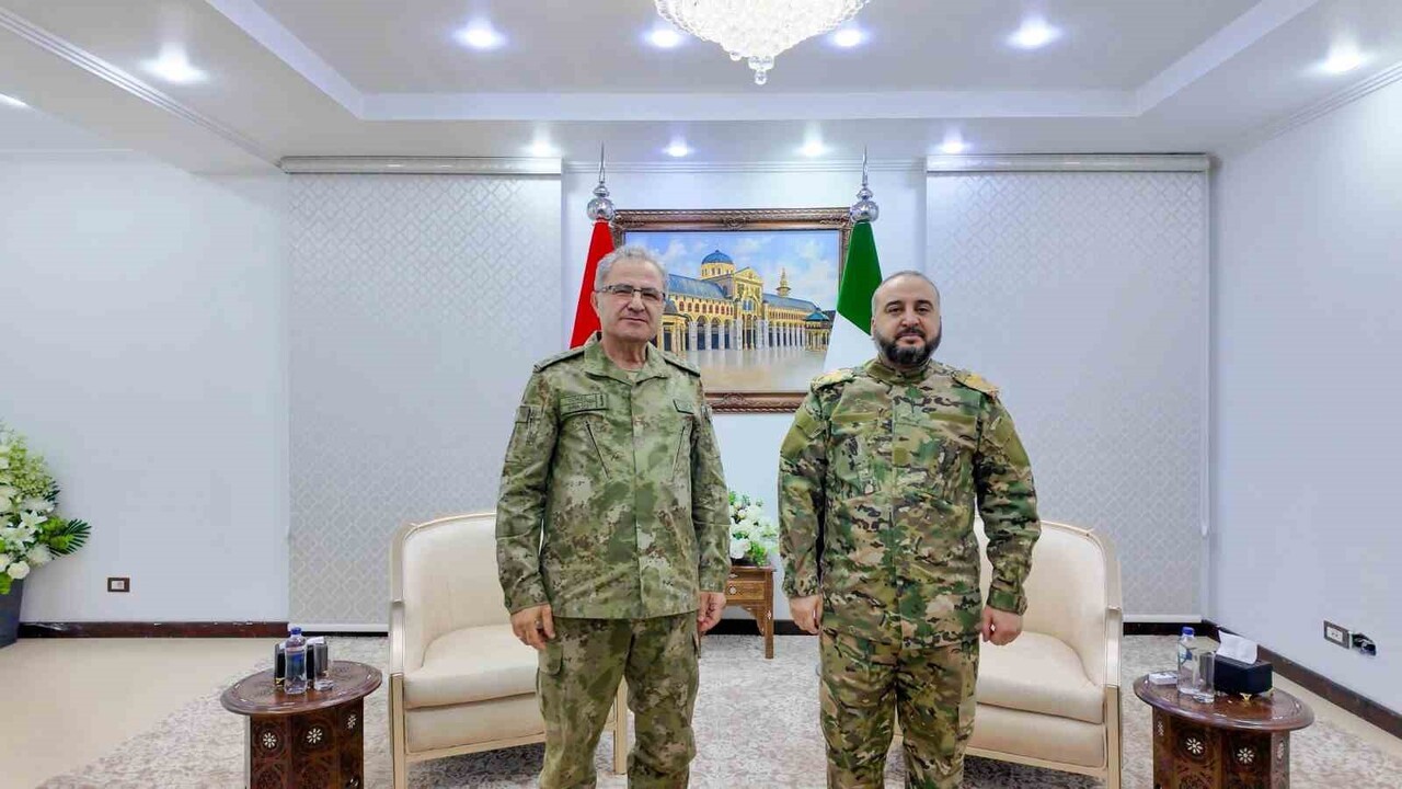 KARA KUVVETLERİ KOMUTANI ORGENERAL METİN TOKEL, ŞAM'DA SURİYE SAVUNMA BAKANI TÜMGENERAL MURHAF EBU...