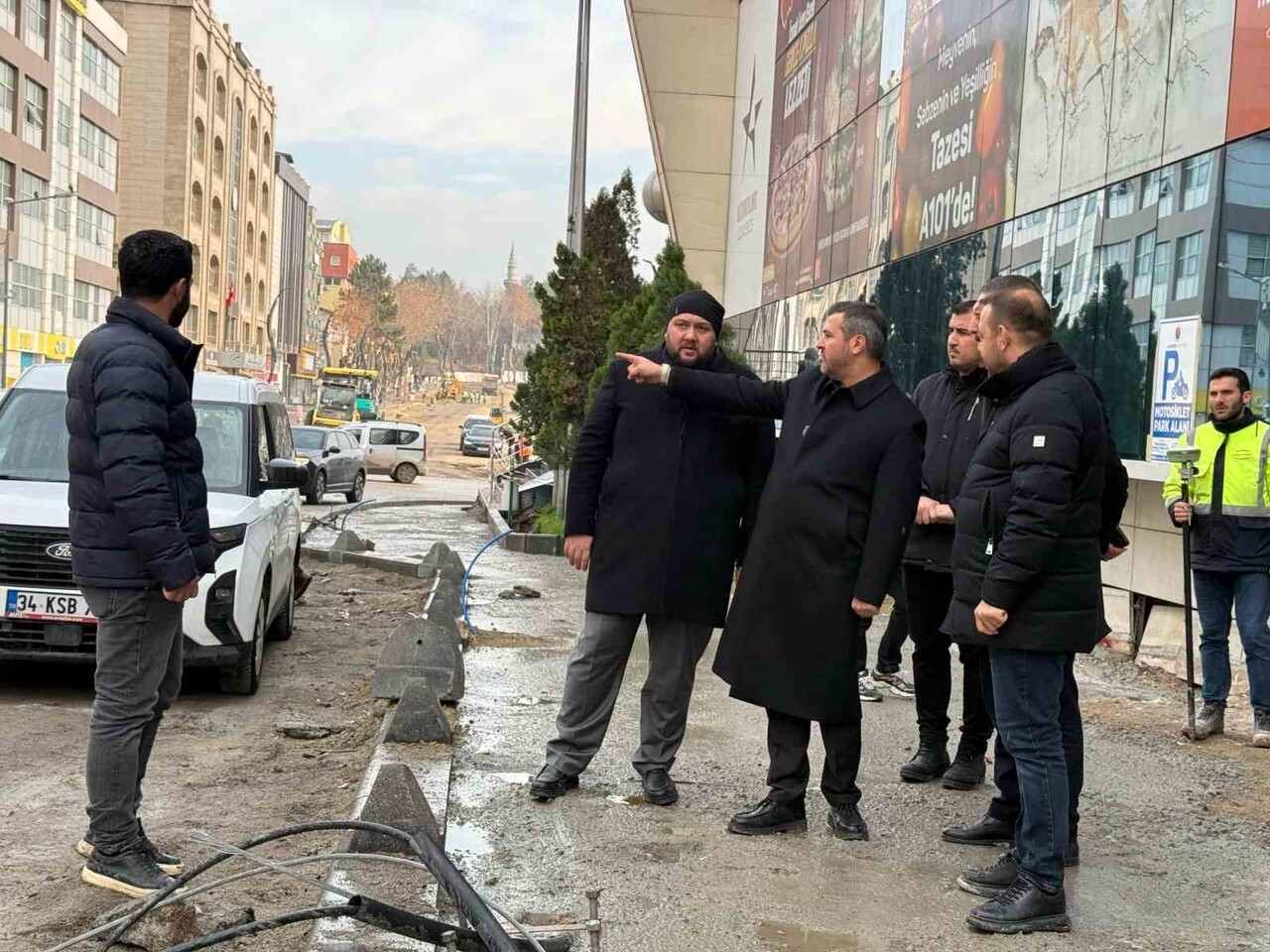 KARABÜK BELEDİYE BAŞKANI ÖZKAN ÇETİNKAYA, ÖMER LÜTFÜ ÖZAYTAÇ CADDESİ İLE KIBRIS ŞEHİTLERİ...
