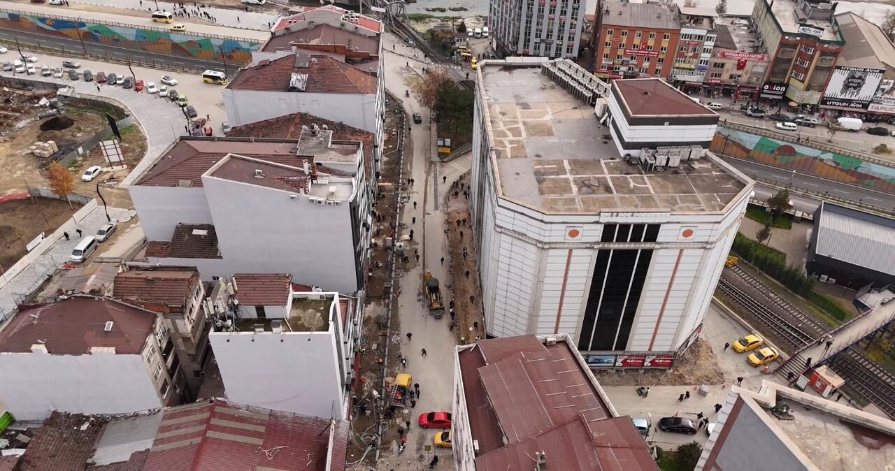 KARABÜK BELEDİYESİ, KENT MERKEZİNDE YAYA YOĞUNLUĞUNUN EN FAZLA OLDUĞU GÜZERGÂHLARDAN BİRİ OLAN...