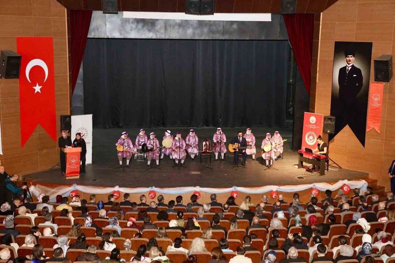 KARABÜK’TE 3 ARALIK DÜNYA ENGELLİLER GÜNÜ DOLAYISIYLA 100. YIL KÜLTÜR MERKEZİNDE PROGRAM...