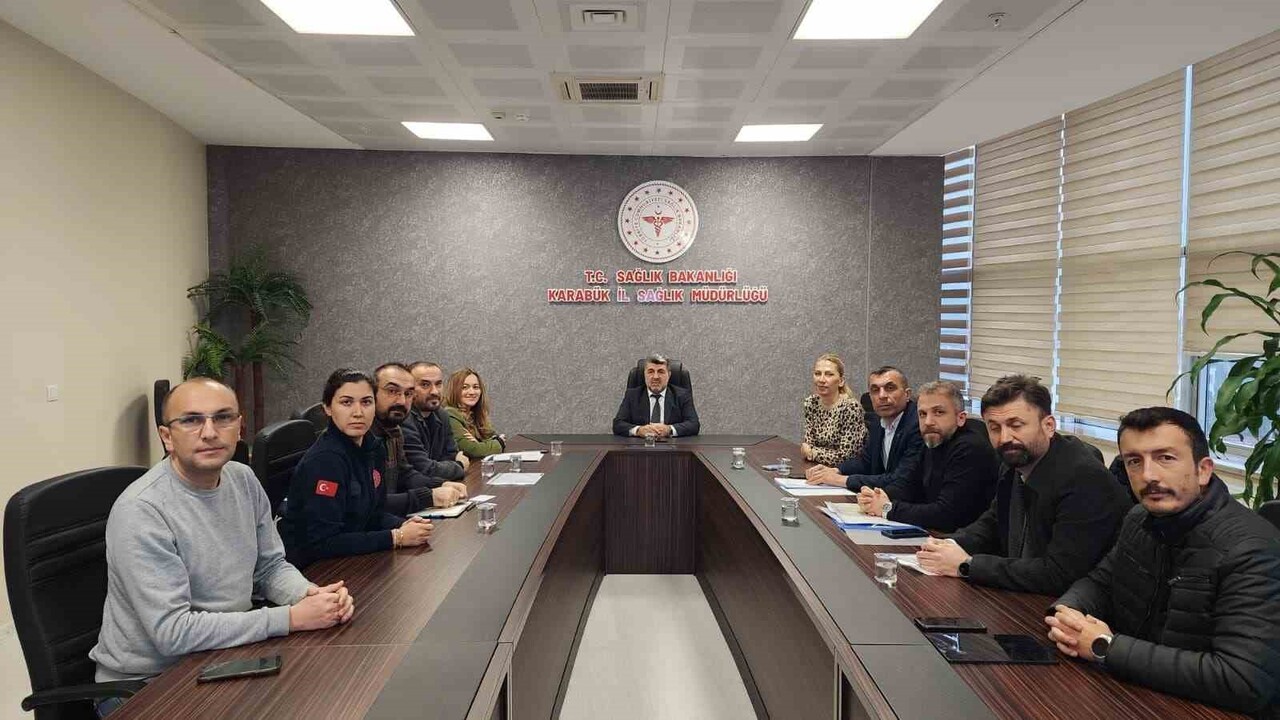 KARABÜK’TE ACİL SAĞLIK HİZMETLERİNİN MEVCUT DURUMU VE GELECEK HEDEFLERİ MASAYA YATIRILDI.