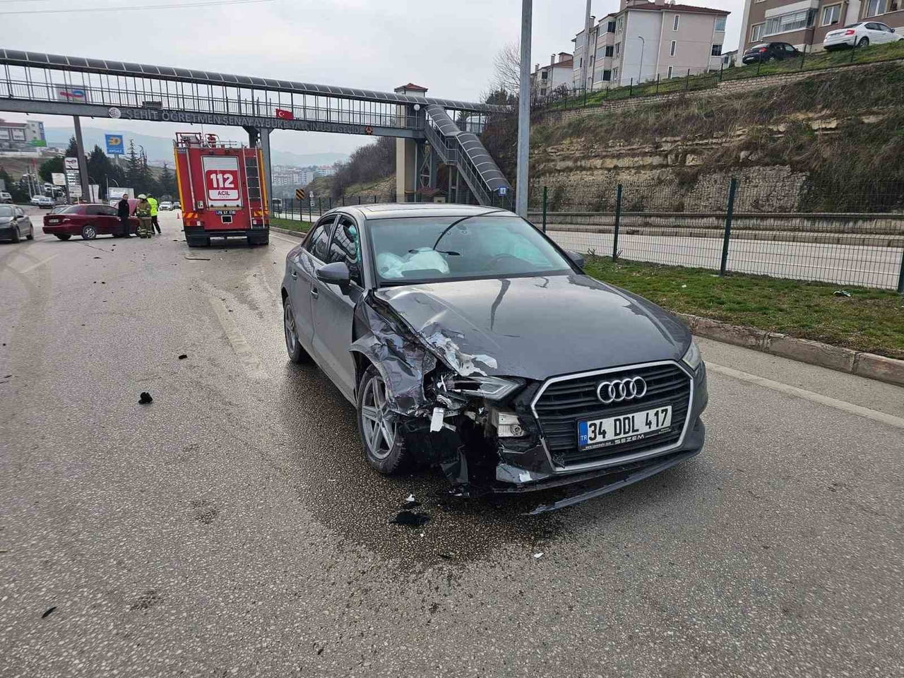 KARABÜK’TE MEYDANA GELEN İKİ AYRI TRAFİK KAZASINDA 2 KİŞİ YARALANDI.