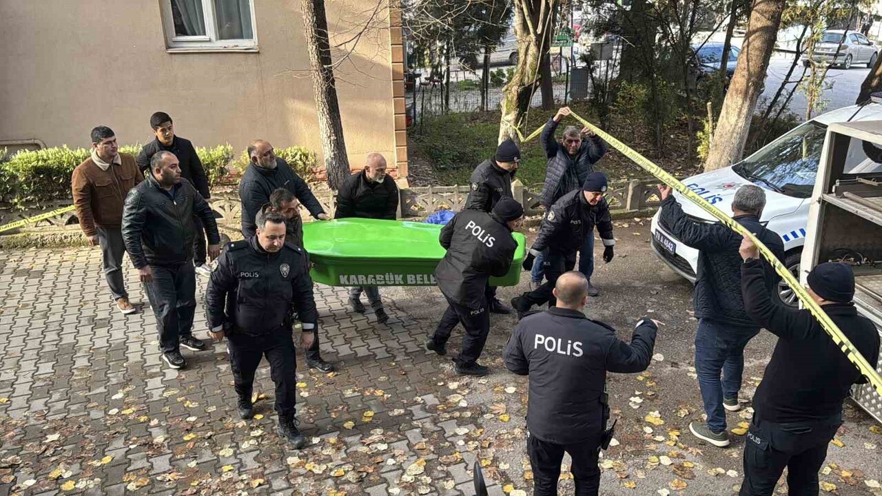 KARABÜK’TE YOLDA TÜRKMENİSTAN UYRUKLU GENÇ YOLDA YAŞAMINI YİTİRMİŞ HALDE BULUNDU.