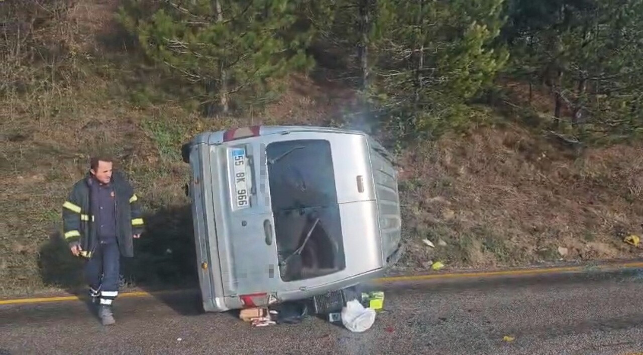 KARABÜK’ÜN SAFRANBOLU İLÇESİNDE HAFİF TİCARİ ARACIN KONTROLDEN ÇIKARAK DEVRİLMESİ SONUCU 1 KİŞİ...
