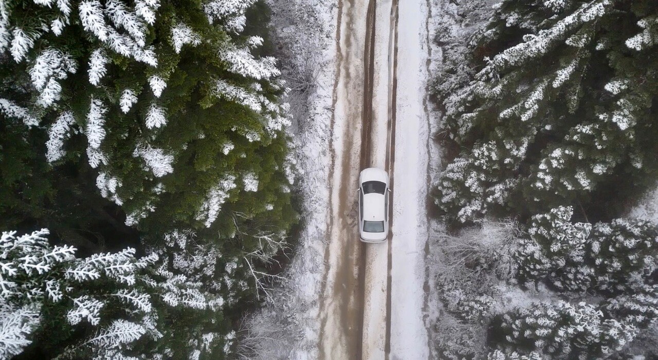 KARABÜK’ÜN YÜKSEK KESİMLERİNDE DÜN AKŞAM SAATLERİNDE ETKİLİ OLAN KAR YAĞIŞI SONRASI BEYAZ ÖRTÜYLE...