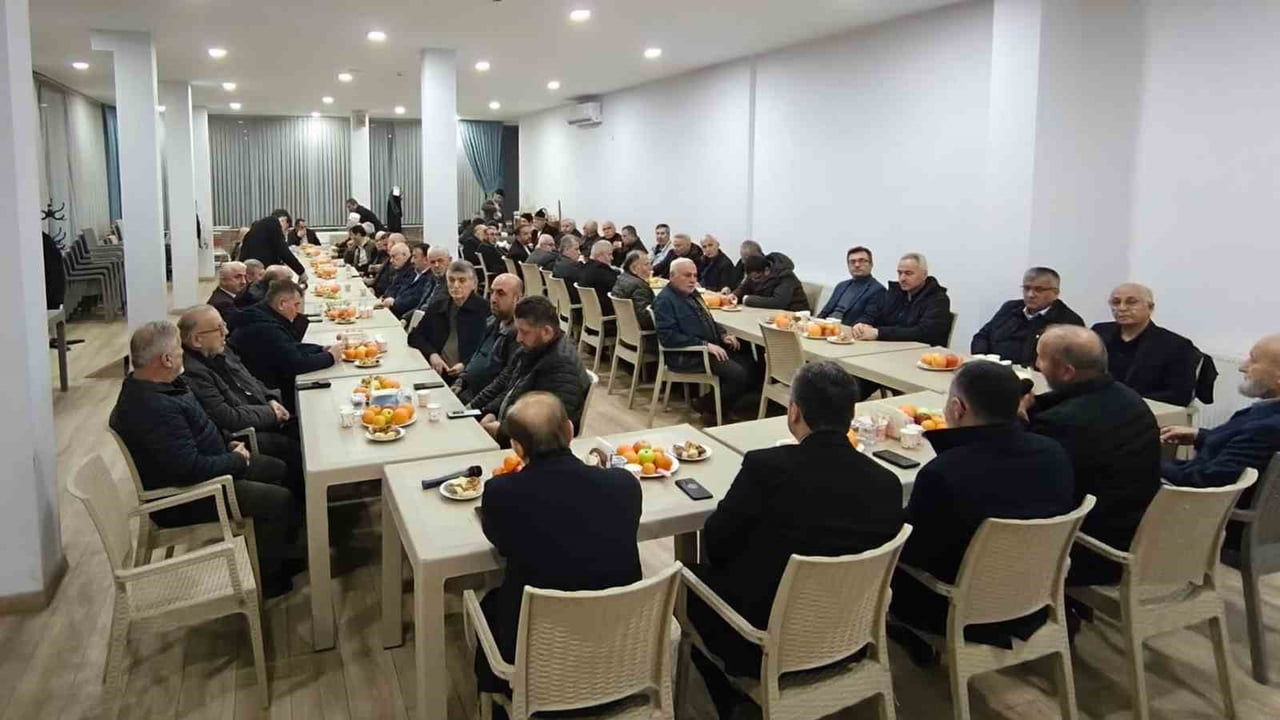 KARABÜK ÜNİVERSİTESİ (KBÜ) REKTÖRÜ PROF. DR. FATİH KIRIŞIK, KARABÜK DOSTLAR MECLİSİ ÜYELERİYLE...