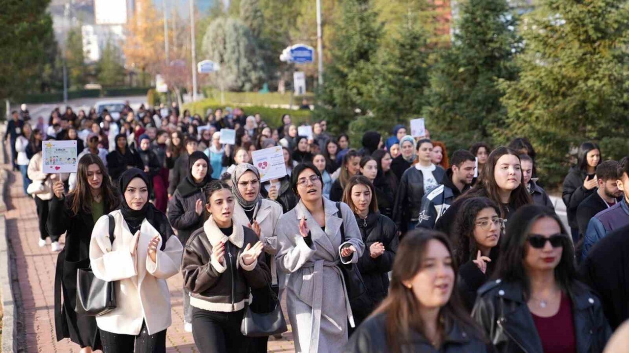 KARABÜK ÜNİVERSİTESİ’NDE (KBÜ) 3 ARALIK DÜNYA ENGELLİLER GÜNÜ ÇERÇEVESİNDE DÜZENLENEN KORTEJ...