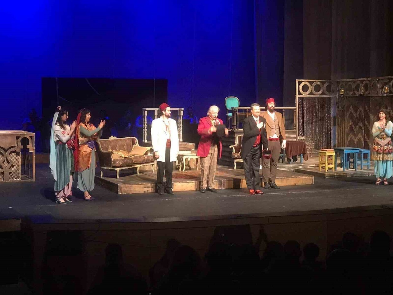 KARACASU KAYMAKAMLIĞI КОORDİNESİNDE YÜRÜTÜLEN “İLÇEMİZDE TİYATRO BİLMEYEN KALMASIN” PROJESİ...