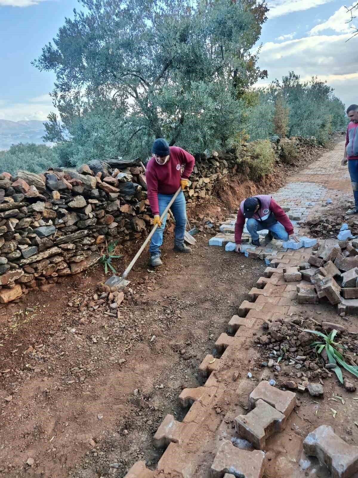 KARACASU YAZIR’DA YOLLAR BAKIMA ALINDI