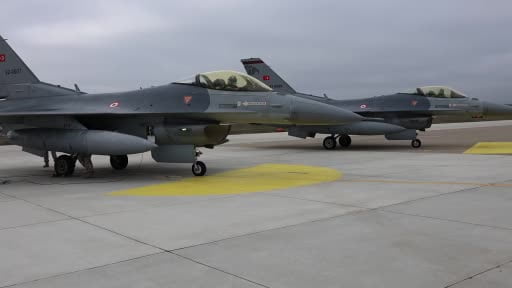 Karadeniz semalarında Türk Hava Kuvvetlerinden eğitim uçuşu