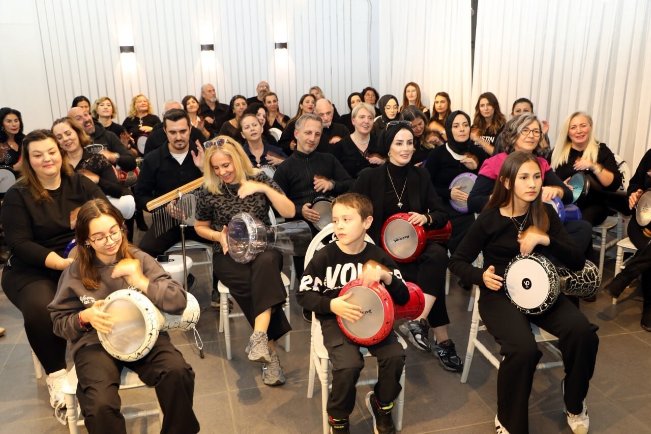 KARASU İLÇESİNDE FARKLI MESLEK GRUPLARINDAN OLUŞAN İNSANLAR, STRES ATMAK VE SOSYALLEŞMEK İÇİN BİR...