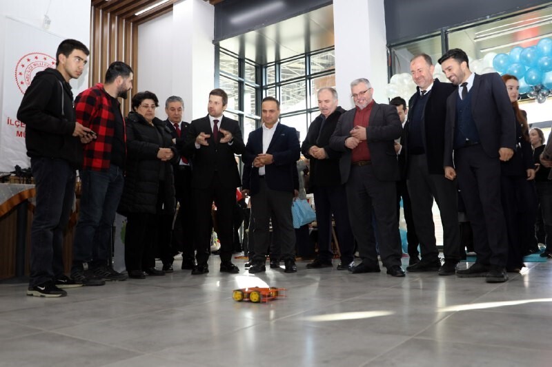 KARASU SOSYAL GELİŞİM MERKEZİ’NDE YERLİ MALI HAFTASI KAPSAMINDA DÜZENLENEN SERGİDE, ÖĞRENCİLER...