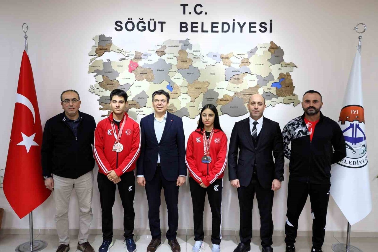 KARATECİLER BAŞKAN DURGUT İLE BİR ARAYA GELDİ