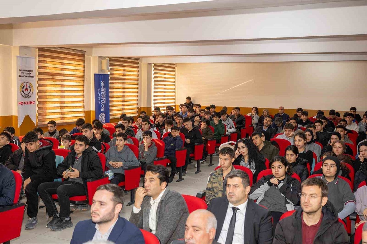 KARİYER GÜNLERİ ZİYARETLERİNE DEVAM EDEN MALATYA BÜYÜKŞEHİR BELEDİYE BAŞKANI SAMİ ER, BATTALGAZİ...