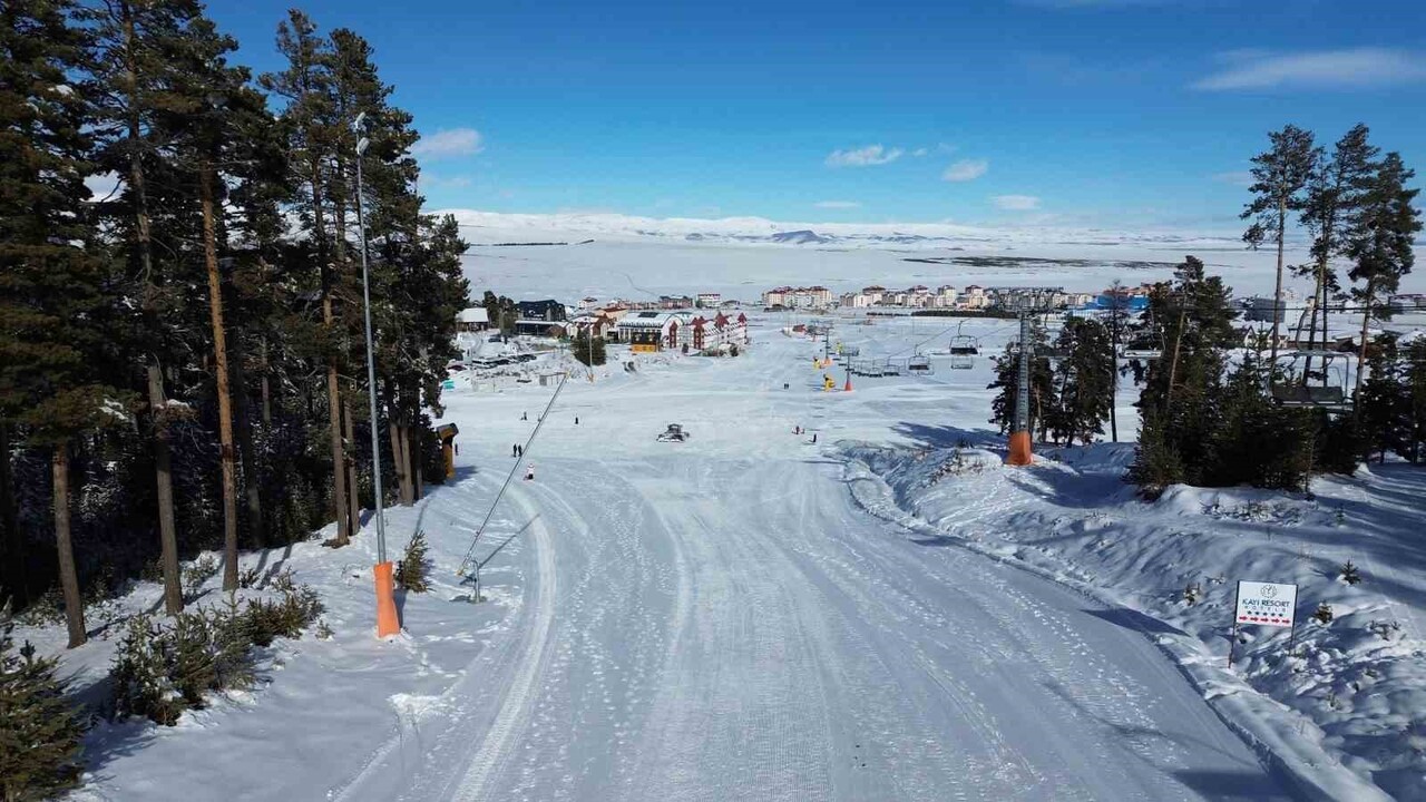 KARS'IN GÖZDE KIŞ TURİZM MERKEZİ SARIKAMIŞ, KAYAKSEVERLERİ AĞIRLAMAYA HAZIRLANIYOR. KRİSTAL KARI...
