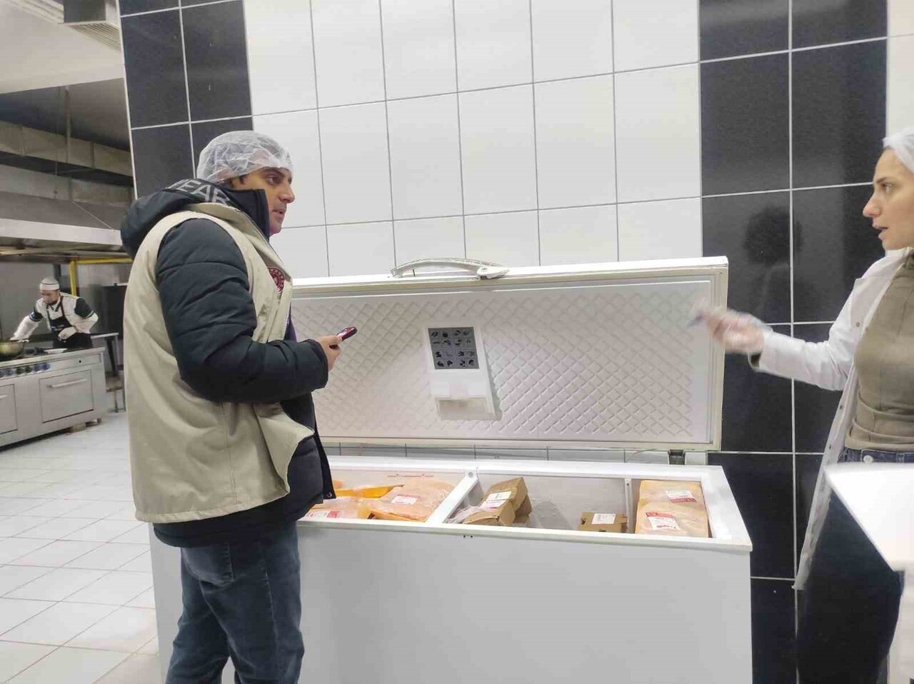 KARS’TA GIDA KONTROLLERİ SÜRÜYOR(KARS-İHA)