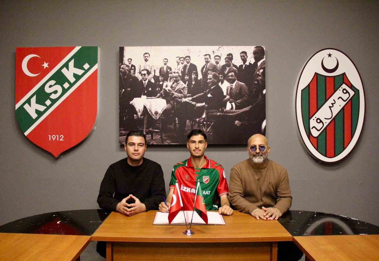 KARŞIYAKA, BÖLGESEL AMATÖR LİG EKİPLERİNDEN DENİZLİ AKKONAKSPOR FORMASI GİYEN 2007 DOĞUMLU GENÇ...