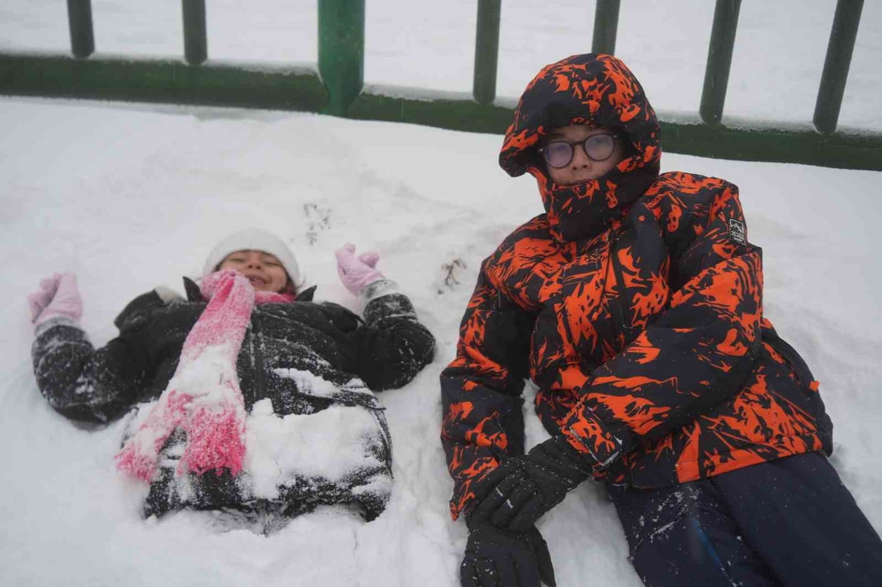 KARTEPE'DE KAR KALINLIĞI 10 SANTİMETREYE ULAŞTI.