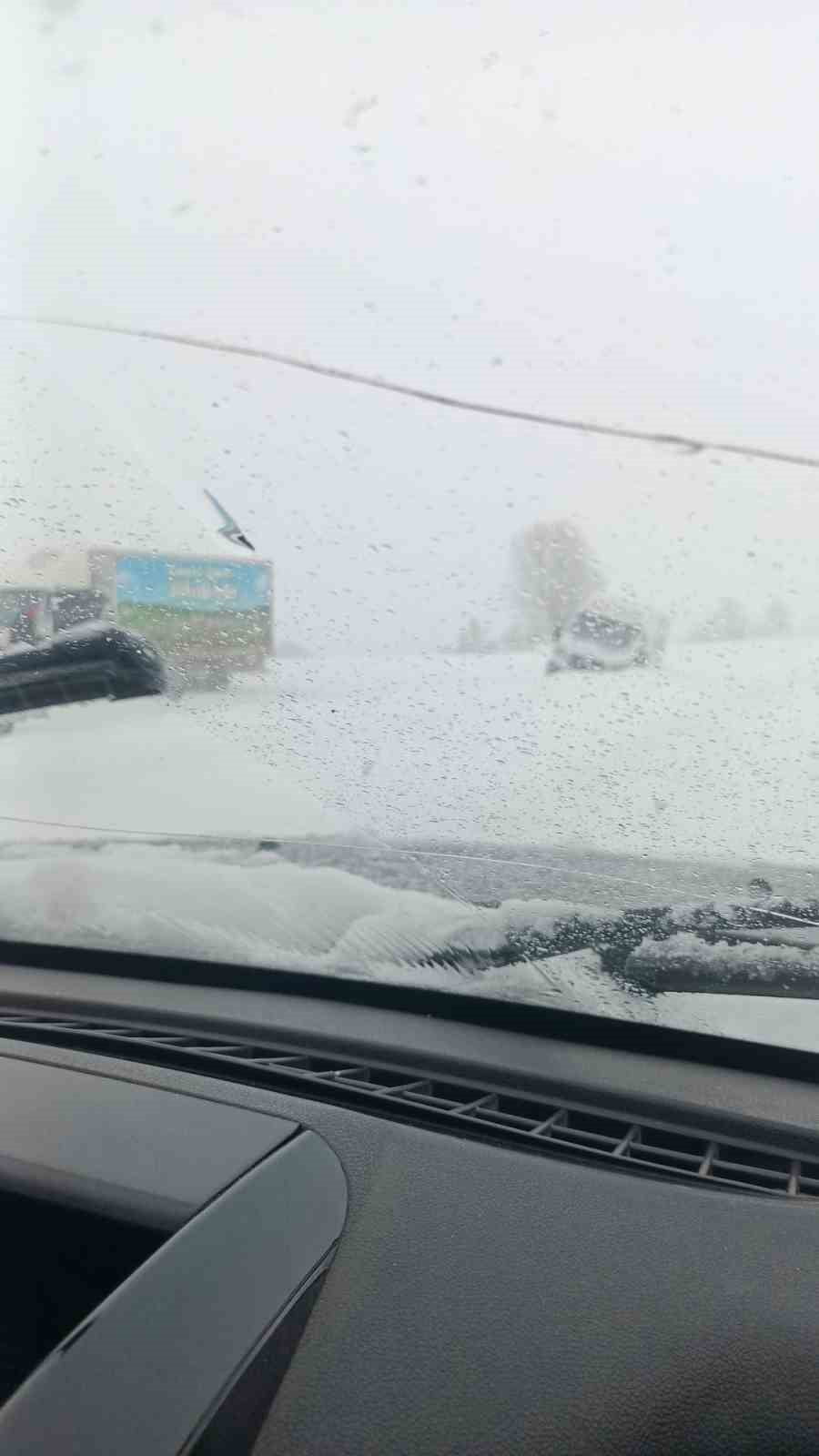 KASTAMONU-ARAÇ KARA YOLU ÜZERİNDE YOĞUN KAR YAĞIŞI NEDENİYLE KONTROLDEN ÇIKAN YOLCU OTOBÜSÜ, KARA...