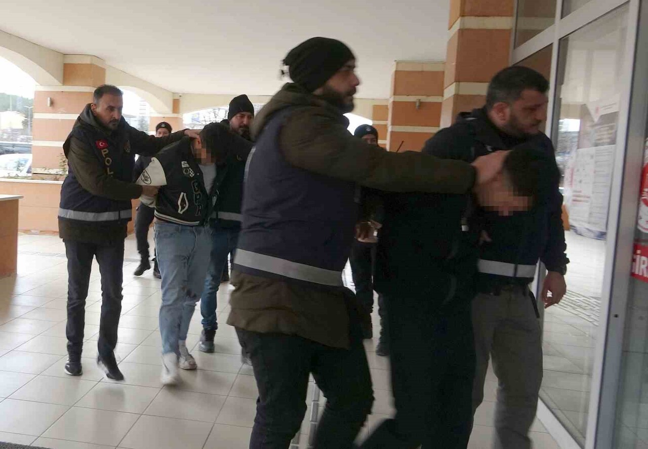 KASTAMONU’DA İKİ GRUP ARASINDA ÇIKAN KAVGADA BIÇAKLANARAK ÖLDÜRÜLEN BERBERİN OLAYIYLA İLGİLİ...