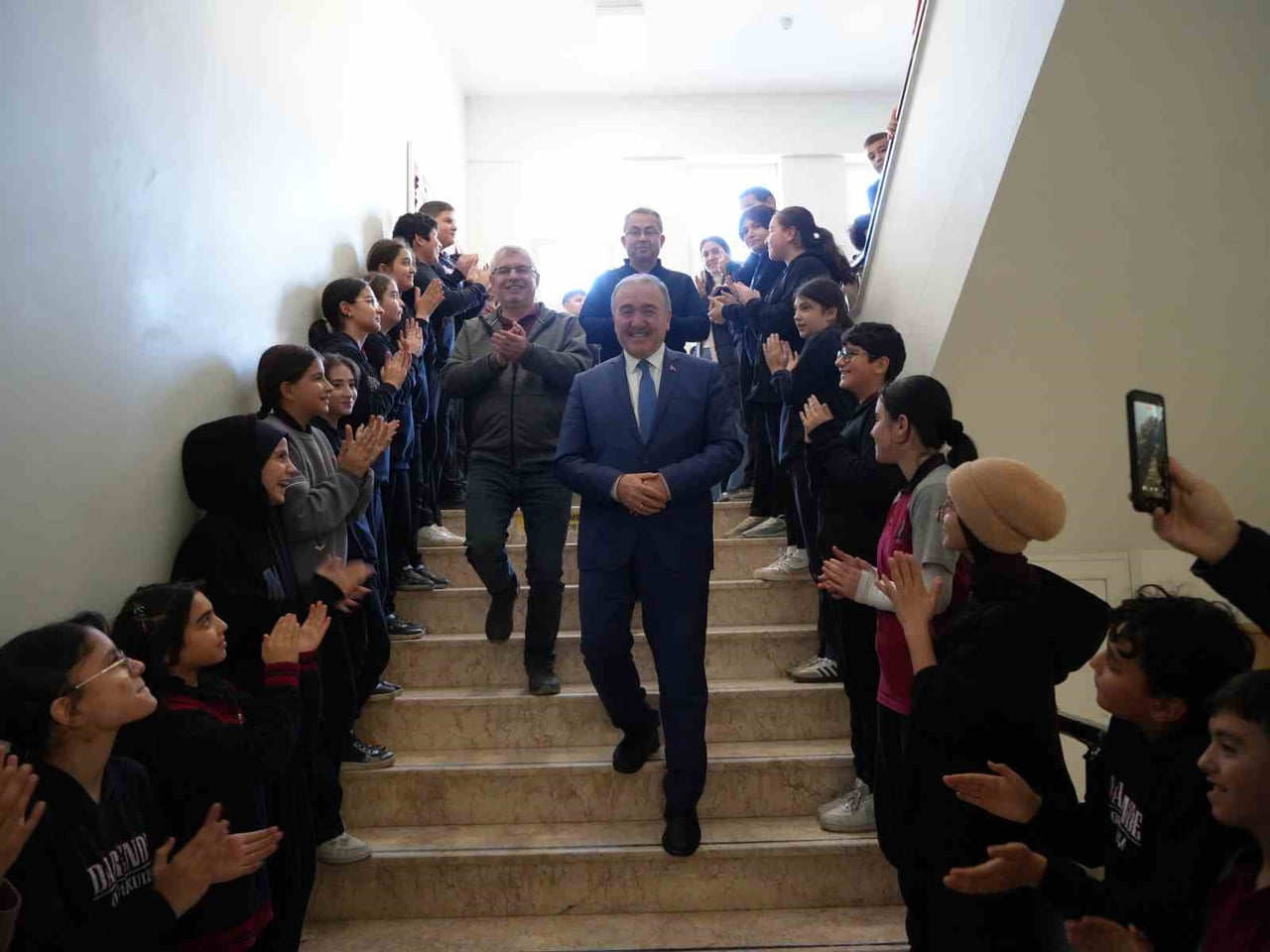 KASTAMONU’DA MESLEKTE 40 YILINI DOLDURARAK EMEKLİ OLAN 65 YAŞINDAKİ OKUL MÜDÜRÜ İLHAMİ YILMAZ İÇİN...