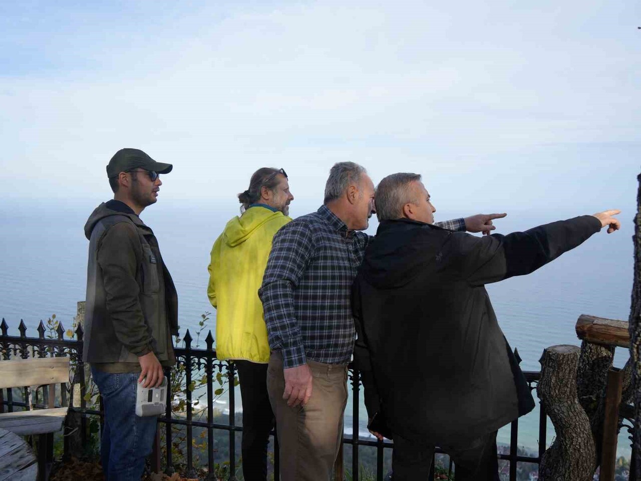 KASTAMONU’NUN İNEBOLU İLÇESİNDE 550 RAKIMLI TEPEYE YEŞİL İLE MAVİNİN BULUŞTUĞU NOKTAYA...