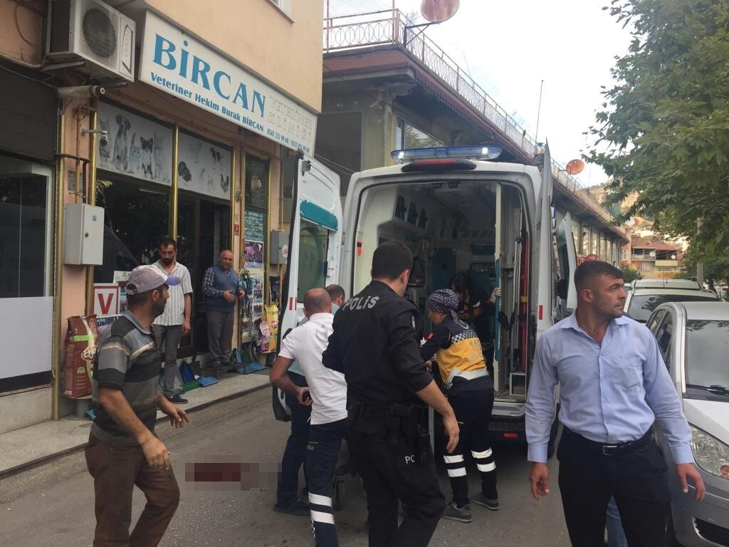 KASTAMONU’NUN TOSYA İLÇESİNDE 3’ÜNCÜ KATTAKİ BALKONDAN DÜŞMESİ SONUCU HAYATINI KAYBEDEN 18...