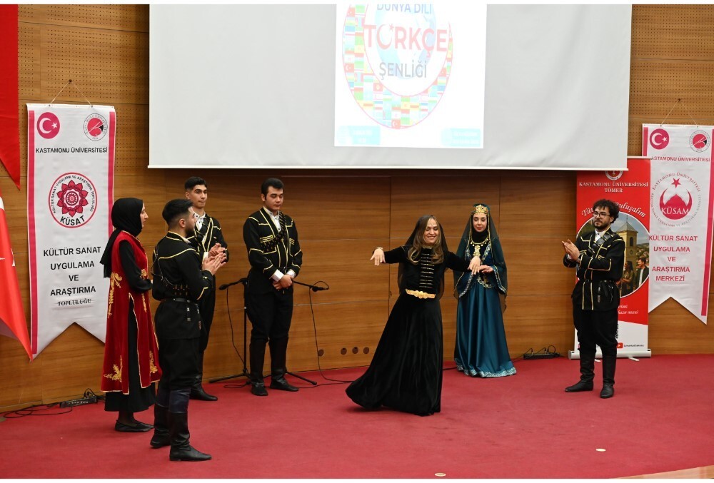 KASTAMONU ÜNİVERSİTESİ'NDE, “DÜNYA DİLİ TÜRKÇE GÜNÜ” OLARAK KABUL EDİLMESİ SEBEBİYLE DÜZENLENEN...