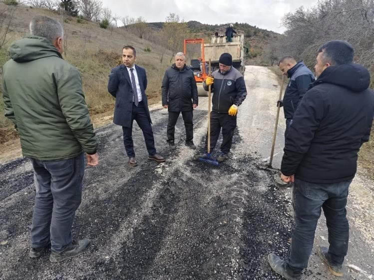 KAYMAKAM UÇAR, YENİPAZAR'DA YOL ONARIM ÇALIŞMALARINI İNCELEDİ