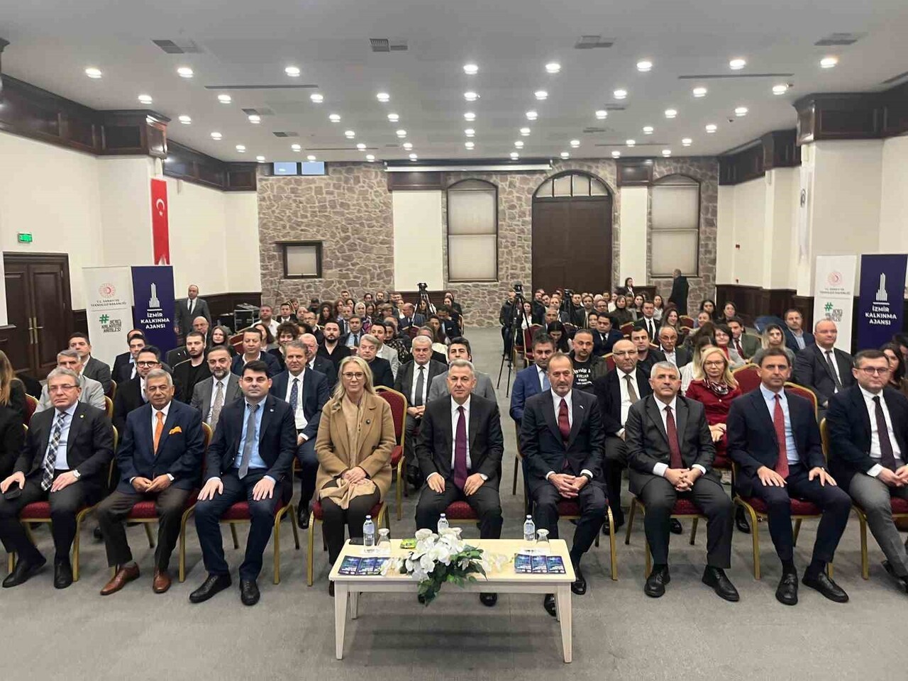 KAYNAK VERİMLİLİĞİ UYGULAMALARI ALANINDA KAPASİTE OLUŞTURMAK VE İZMİR SANAYİSİNE HİZMET VERMEK...