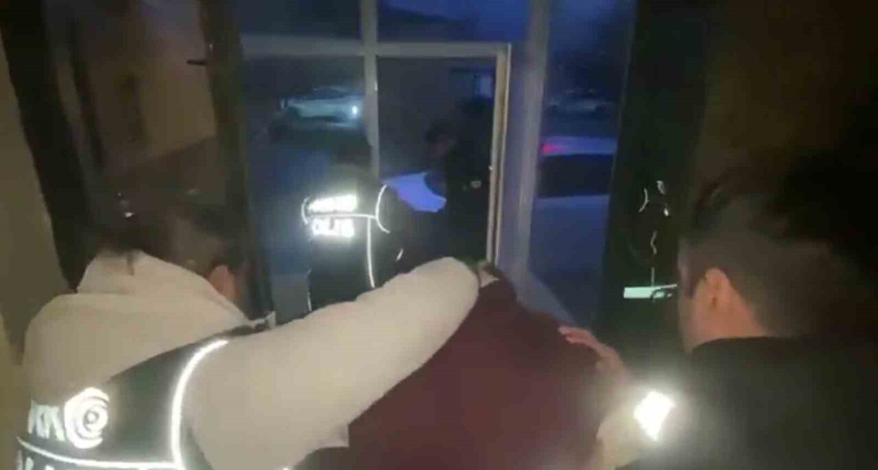 KAYSERİ'DE DÜZENLENEN OPERASYONDA 104 KİLO UYUŞTURUCU MADDE ELE GEÇİRİLİRKEN, GÖZALTINA ALINAN 4...