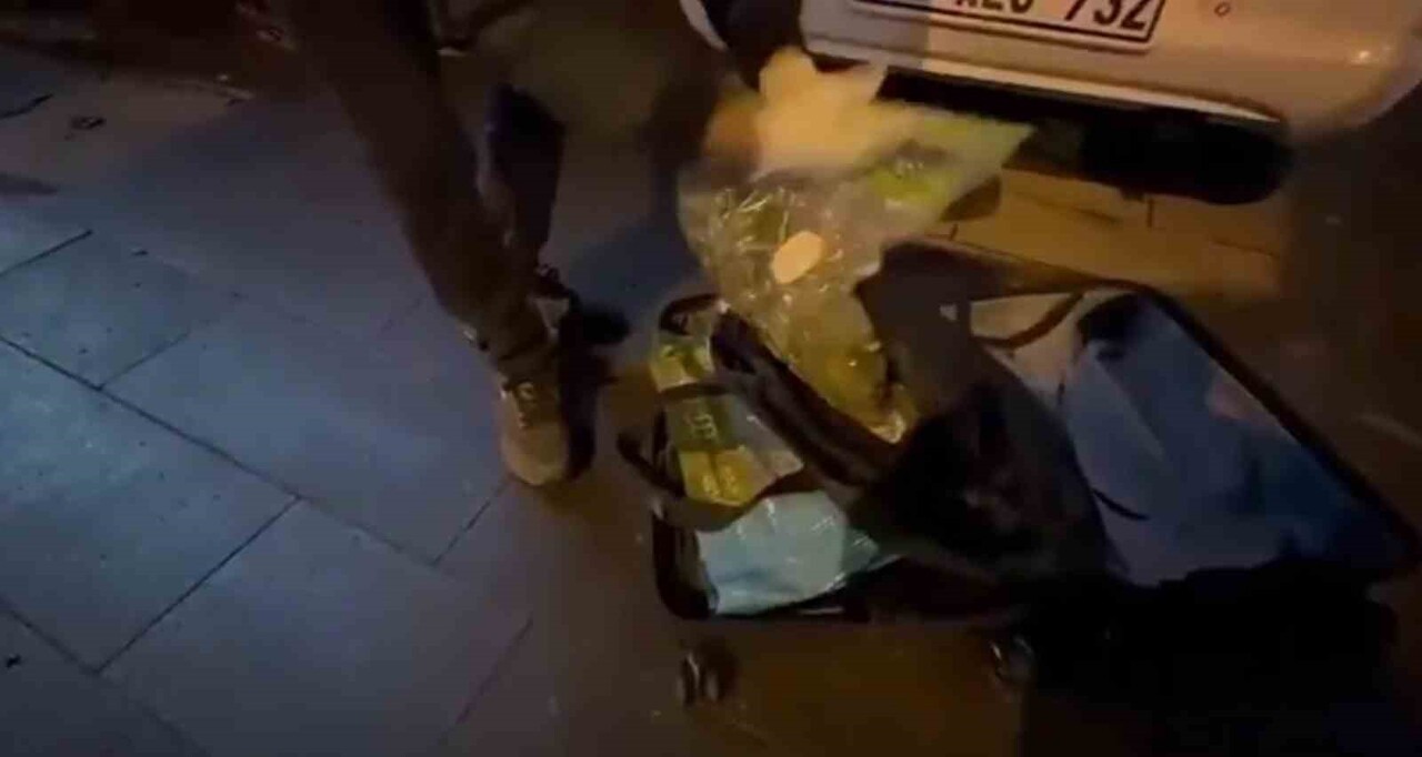 KAYSERİ'DE DÜZENLENEN OPERASYONDA 104 KİLO UYUŞTURUCU MADDE ELE GEÇİRİLİRKEN, GÖZALTINA ALINAN 4...