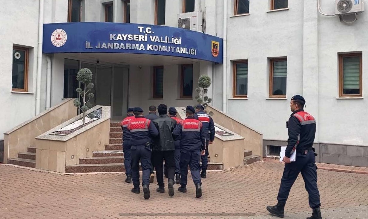 KAYSERİ'DE JANDARMA EKİPLERİ TARAFINDAN DÜZENLENEN DEAŞ OPERASYONUNDA 2 ŞÜPHELİ GÖZALTINA...