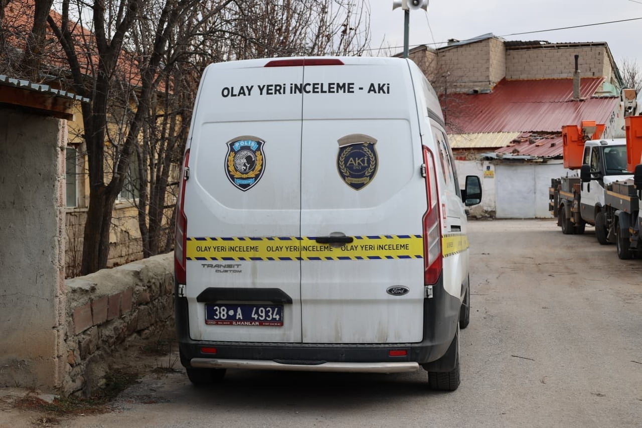 KAYSERİ'NİN BÜNYAN İLÇESİNDE, İDDİAYA GÖRE SOBADAN ÇIKAN YANGINDA 84 YAŞINDAKİ KADIN HAYATINI...