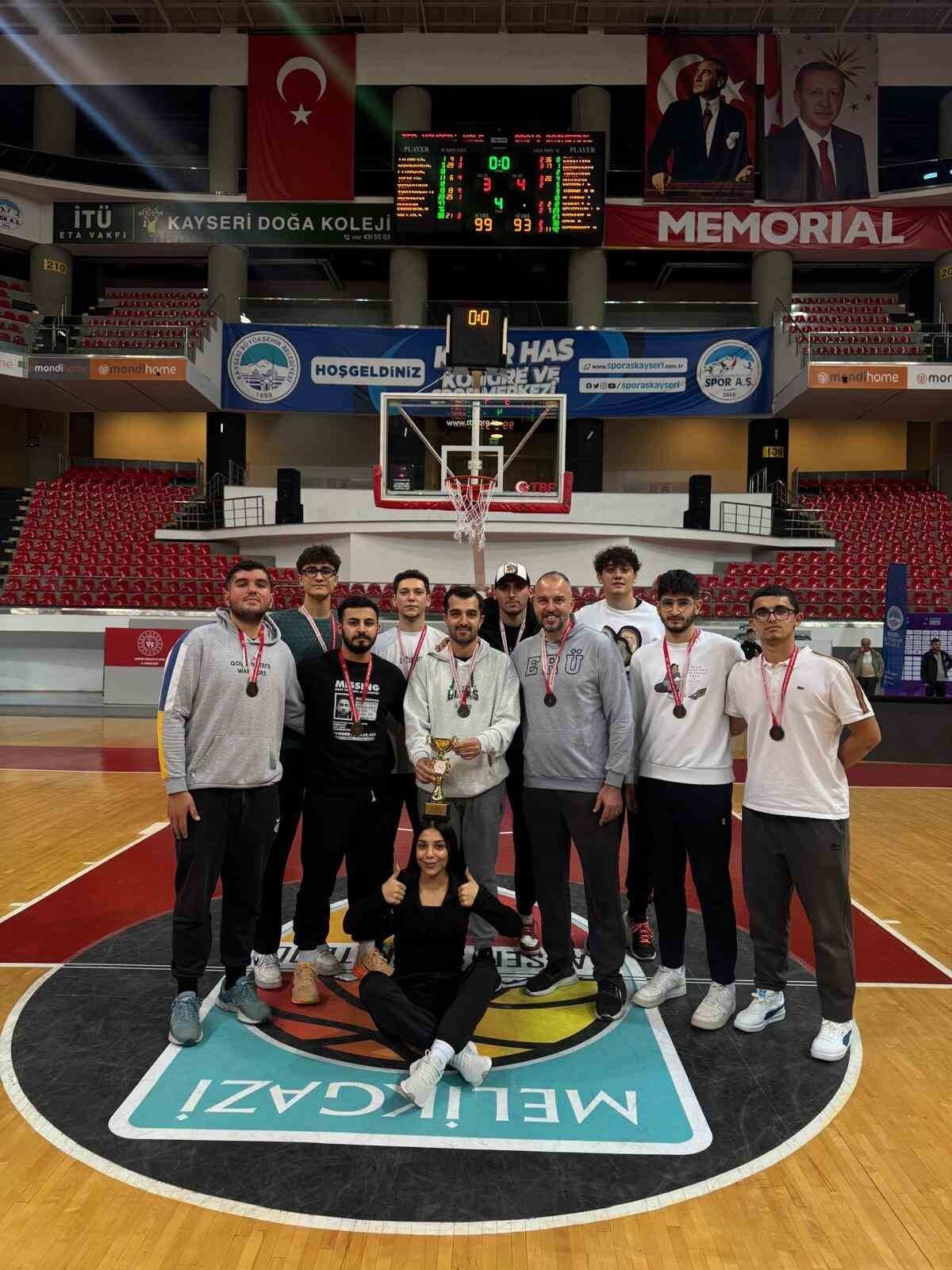 KAYSERİ BASKETBOL BÜYÜK ERKEKLER LİGİ'NDE 15 MAÇA ÇIKAN HASKETBOL SPOR KULÜBÜ'NDE BU SEZON TAM 32...