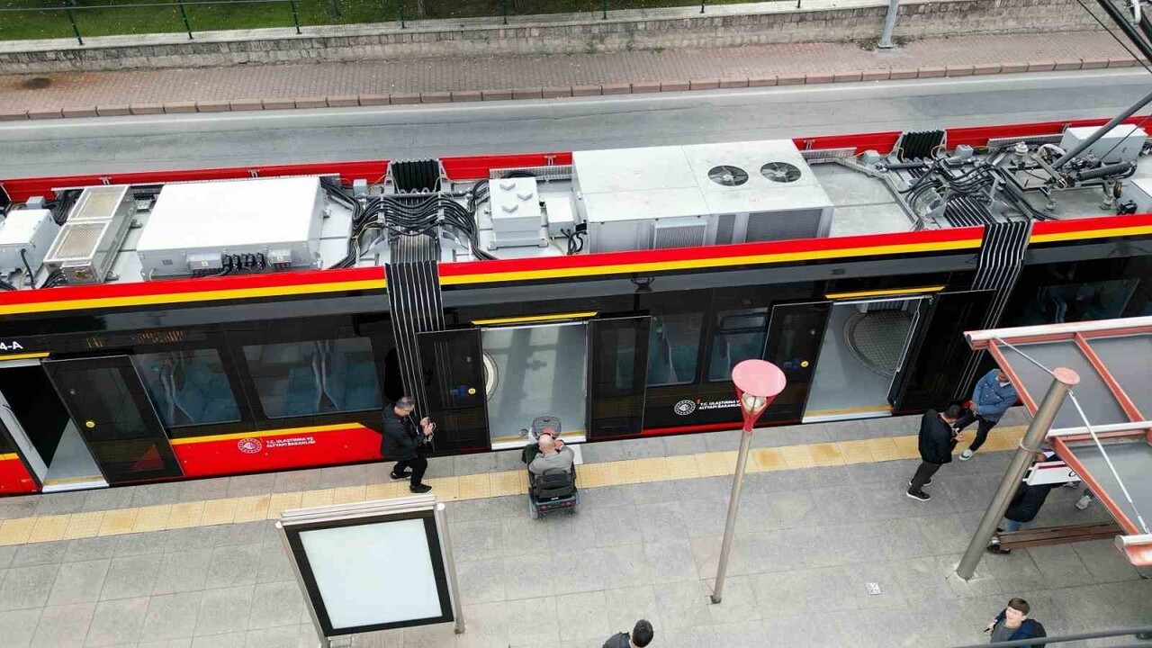 KAYSERİ BÜYÜKŞEHİR BELEDİYE BAŞKAN DR. MEMDUH BÜYÜKKILIÇ, ULAŞIM ALTYAPISINI GÜÇLENDİRDİĞİ...