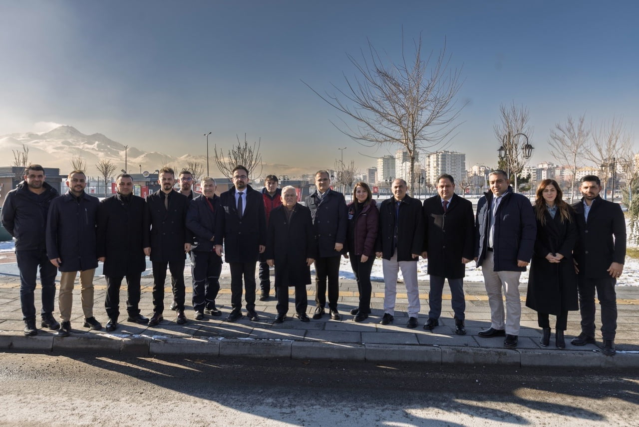 KAYSERİ BÜYÜKŞEHİR BELEDİYE BAŞKANI DR. MEMDUH BÜYÜKKILIÇ, 5 BİN METREKARE ÜZERİ PARKLARIN OLMASI...